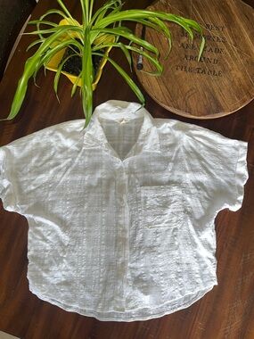 Aeropostale White Short-Sleeve Button-Down Top